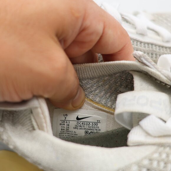 Nike Air Vapormax Flyknit 2021 Women's Size 7 White Pure Platinum DC4112-100 - Picture 3 of 10